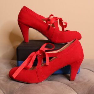 Chase and Chloe Red Tie Heels Sz 8.5